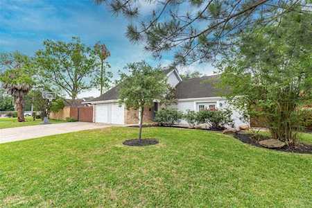 15605 Elwood Dr Jersey Village, TX 77040