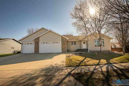 304 S Sunset Dr Brandon, SD 57005