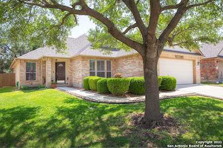 8812 Gustine Dr Helotes, TX 78023