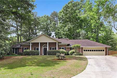 135 Farmstead Ln Roswell, GA 30075