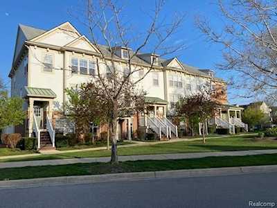 389 Windmill Dr Plymouth, MI 48170