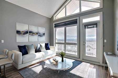 140 Rockyledge View NW #8 Calgary, AB T3G 5Y4