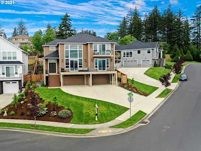 14341 SE Lyon St Happy Valley, OR 97086
