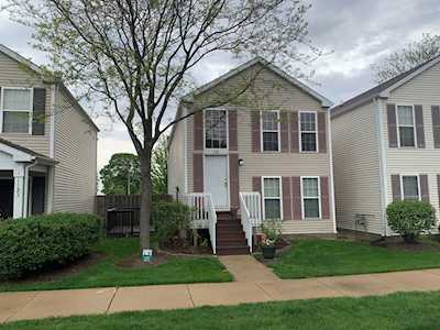 1121 Symphony Dr Aurora, IL 60504