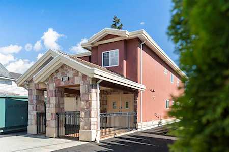 808 Ewen Avenue New Westminster, BC V3M 5C5