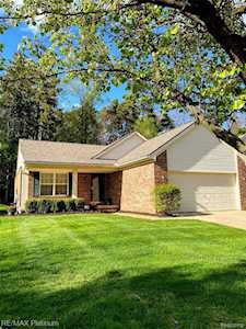2590 Signature Circle Hamburg Twp, MI 48169