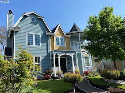 7421 NE Everett St Portland, OR 97213