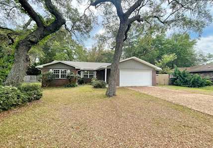 818 St Kitts Cove Niceville, FL 32578