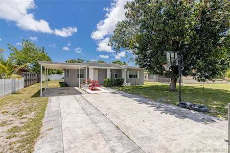 16017 NE 9th Ct North Miami Beach, FL 33162