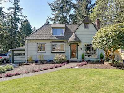 9806 NE Campaign St Maywood Park, OR 97220