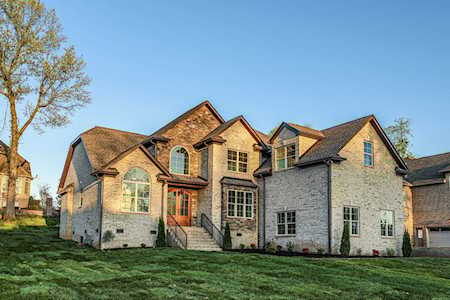 1032 Luxborough Dr Hendersonville, TN 37075