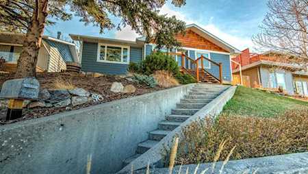 90 Cumberland Dr NW Calgary, AB T2K 1T1
