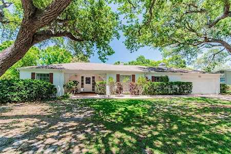 804 Alamanda Dr Largo, FL 33770