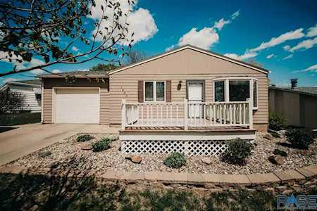 1200 S Tabbert Cir Sioux Falls, SD 57103