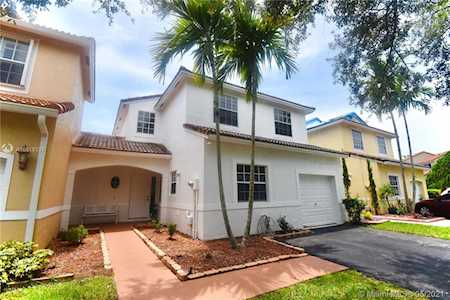 961 SW 178th Way Pembroke Pines, FL 33029