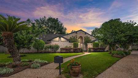822 Alhambra Ct Sugar Land, TX 77478