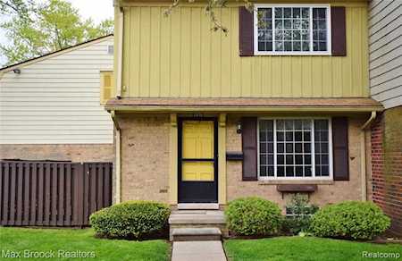 2016 Wickham St Royal Oak, MI 48073