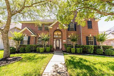 5739 Martinique Pass Sugar Land, TX 77479