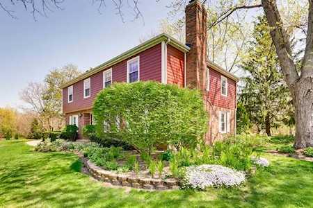 423 Grayfriars Ln Inverness, IL 60067