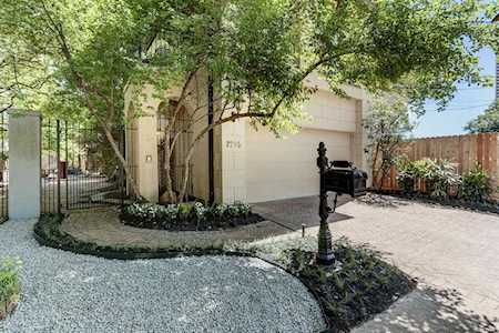 2205 Mimosa Dr Houston, TX 77019