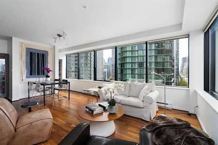 1333 W Georgia Street #1009 Vancouver, BC V6E 4V3