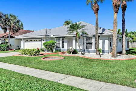 7617 Briar Cliff Circle Lake Worth, FL 33467