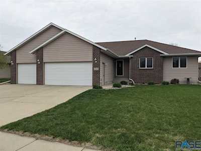 512 N Blue Bell Ln Sioux Falls, SD 57107