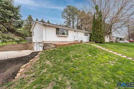 110 W 5Th St Dell Rapids, SD 57022