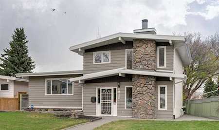 4812 Nordegg Crescent NW Calgary, AB T2K 2M5