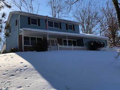 2 Hillside Ct East Stroudsburg, PA 18301