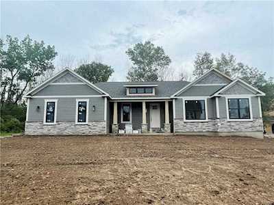 8205 Harkins Ct Lysander, NY 13027