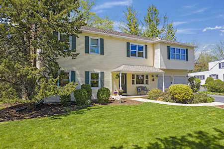1640 N Vail Ave Arlington Heights, IL 60004