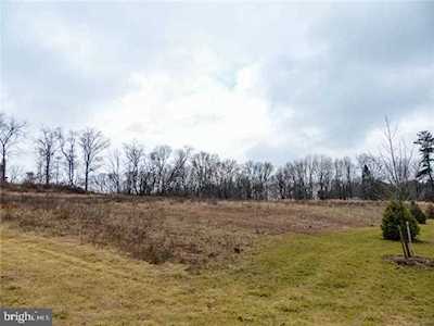 4079 Saw Mill Rd Plumsteadville, PA 18902