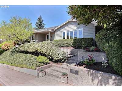 1847 SW High St Portland, OR 97201