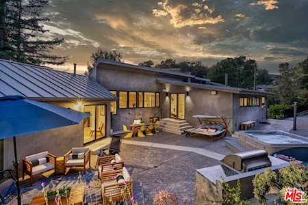 28327 Foothill Dr Agoura Hills, CA 91301