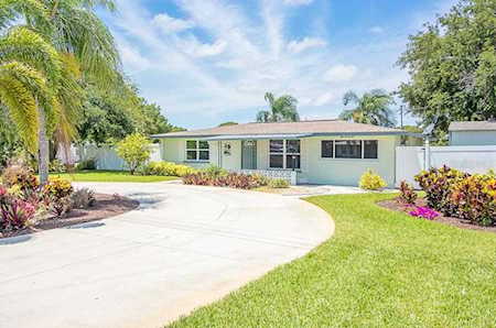 872 E 6th St Englewood, FL 34223