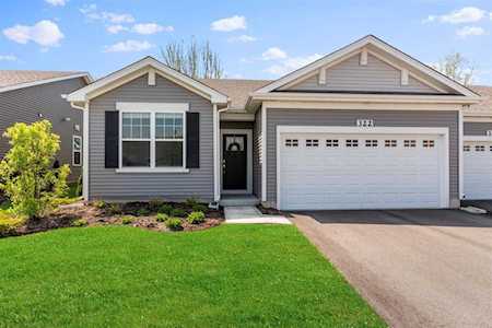322 Sussex Ln North Aurora, IL 60542