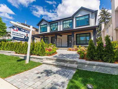 5022 Hoy Street Vancouver, BC V5X 1J6