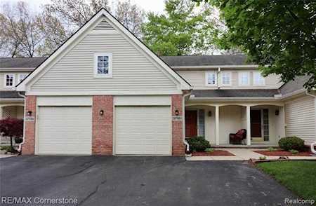 37161 Amhurst Dr Westland, MI 48185