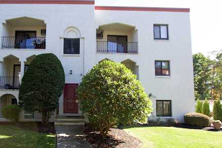 220 Fellsview Ter #221 Stoneham, MA 02180