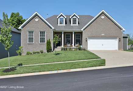 10226 Park Lake Dr Louisville, KY 40229