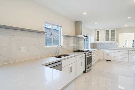1365 E 27th Avenue Vancouver, BC V5V 2L9