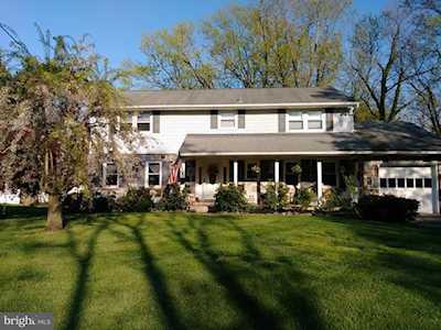 206 Devon Rd Cinnaminson, NJ 08077