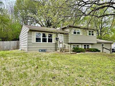 6212 NE Antioch Rd Gladstone, MO 64119