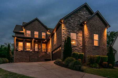 1005 Darwood Ct Hendersonville, TN 37075