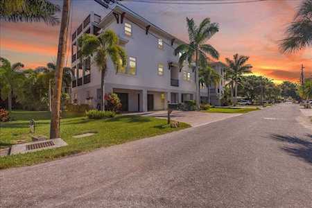 1025 Crescent St Sarasota, FL 34242