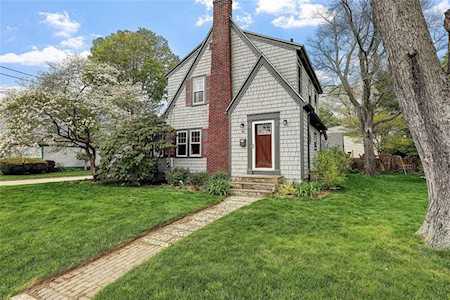 44 Hood Ave East Providence, RI 02916