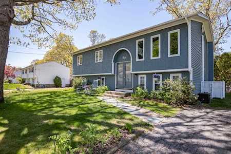 17 Tell St Warwick, RI 02889