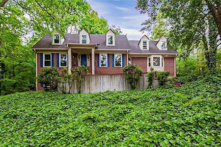 4927 Castlewood Dr SW Lilburn, GA 30047