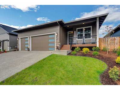 1097 NE Regan Hill Loop Estacada, OR 97023